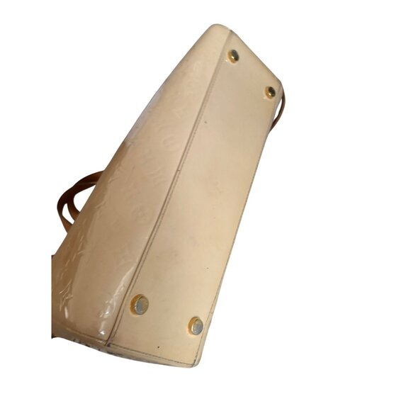 LOUIS VUITTON Beige Poudre Monogram Vernis Brea MM Bag - Picture 15 of 16